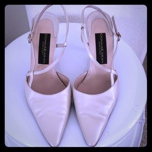 Donna Karan black label classic beige kitten heel